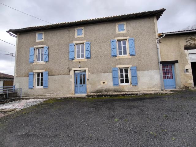 Maison vente à Confolens, Tessonnière