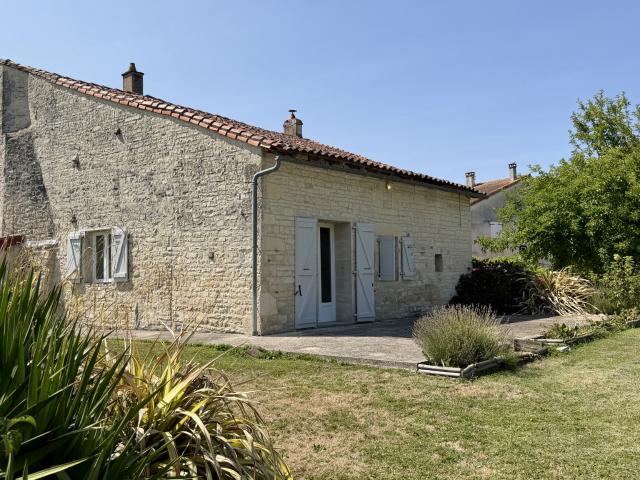 Maison vente à Confolens, Aigre