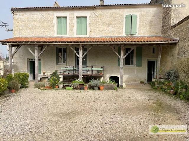 Maison vente à Confolens, Aigre