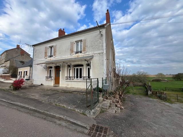 Maison vente à Nevers, Ville-langy