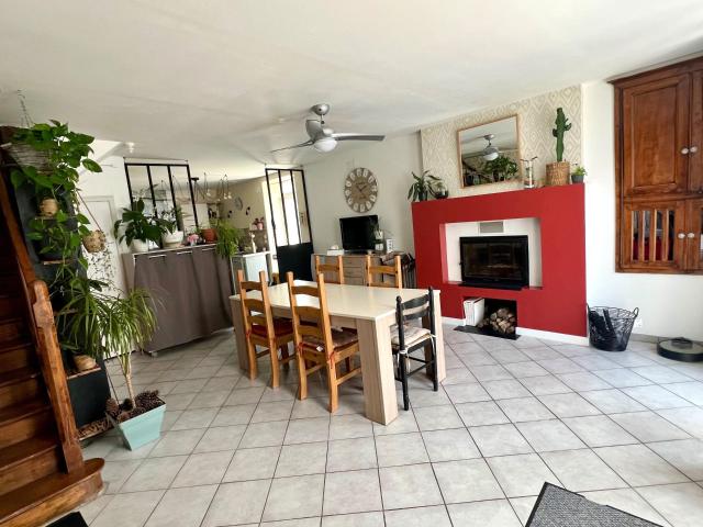 Maison vente à Saint-Jean-d'Angély, Saint-mandé-sur-brédoire
