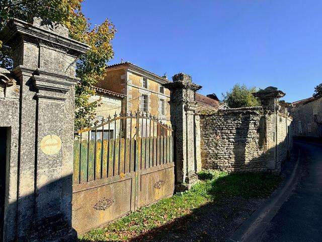 Maison vente à Cognac, Saint-amant-de-nouère