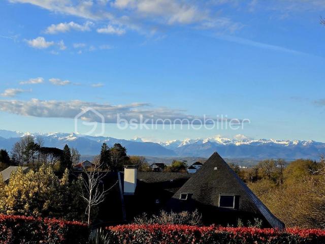 Maison vente à Pau, Buros