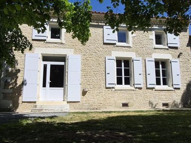 Maison vente à Saint-Jean-d'Angély, Paillé