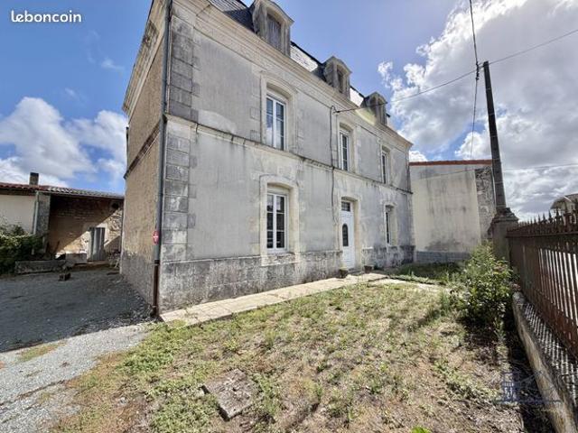 Maison vente à Saintes, Brie-sous-mortagne