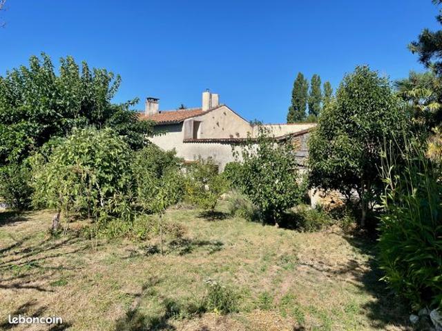 Maison vente à Saint-Jean-d'Angély, Taillant