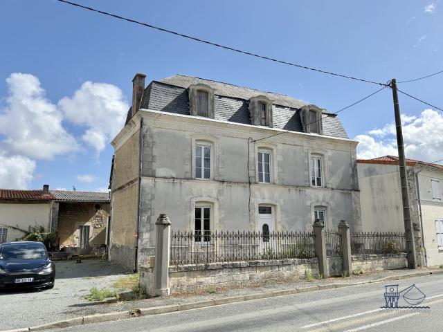 Maison vente à Brie-sous-Mortagne, Charente-Maritime