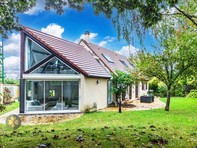 Maison vente à Versailles, Plaisir