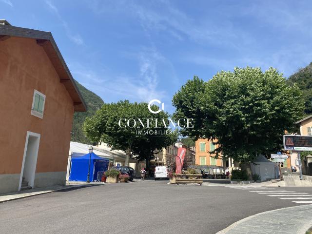 Maison vente à Espace d'activités d'Isola, Isola
