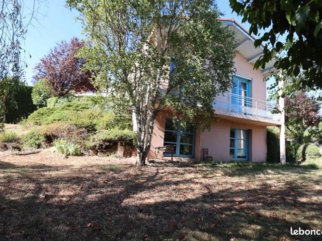 Maison vente à Saint-Étienne, L'etrat