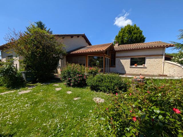 Maison vente à Vienne, Cour-et-buis