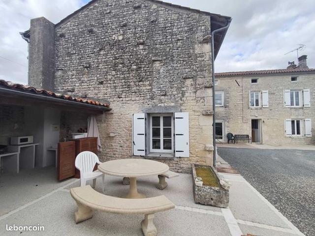 Maison vente à Aigre