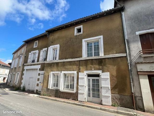 Maison vente à Confolens, Saint-claud