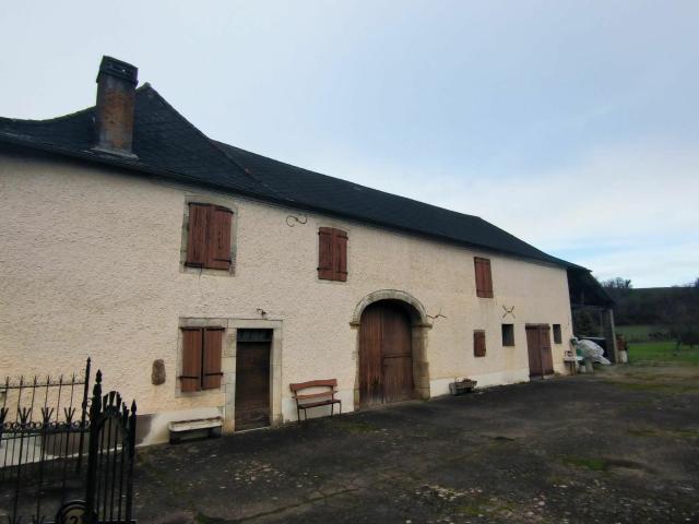 Maison vente à Oloron-Sainte-Marie, Charre