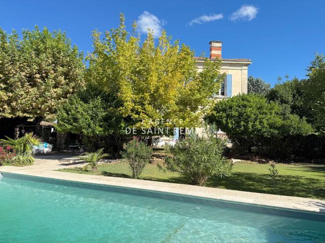 Maison vente à Arles, Cabannes