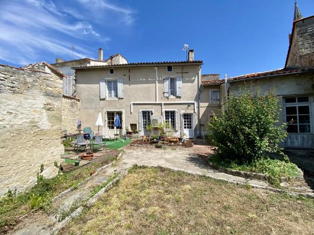 Maison vente à Confolens, Aigre