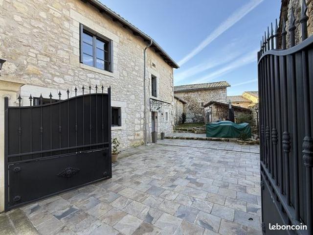 Maison vente à Nontron, Bourdeilles