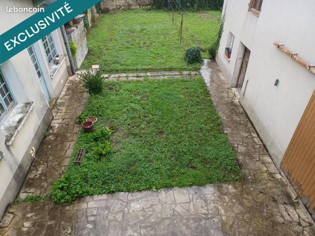 Maison vente à Confolens, Aigre