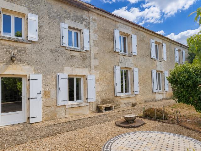Maison vente à Fontenay-le-Comte, Saint-pierre-le-vieux