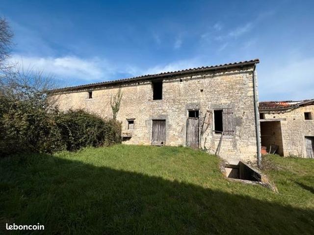 Maison vente à Confolens, Oradour