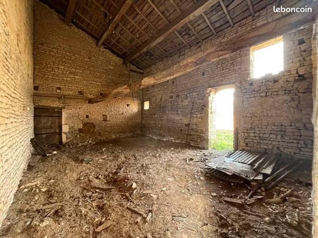 Maison vente à Confolens, Oradour