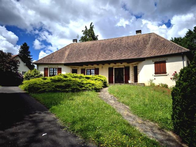 Maison vente à Nontron, Piégut-pluviers