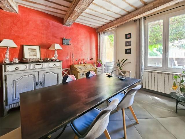 Maison vente à Nîmes, Comps