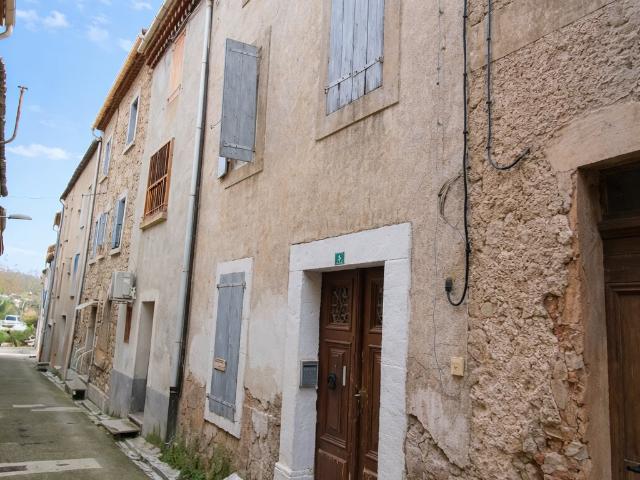 Maison vente à Narbonne, Cascastel-des-corbières