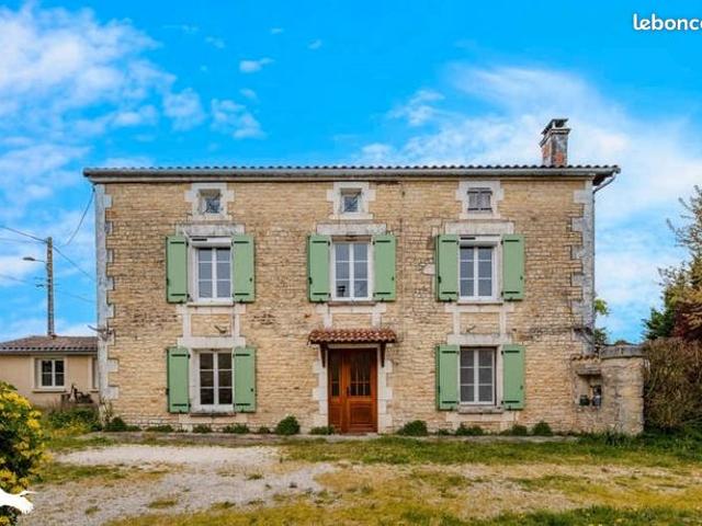 Maison vente à Confolens, Fouqueure