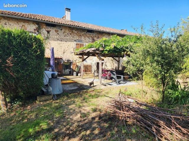Maison vente à Brillac, Charente