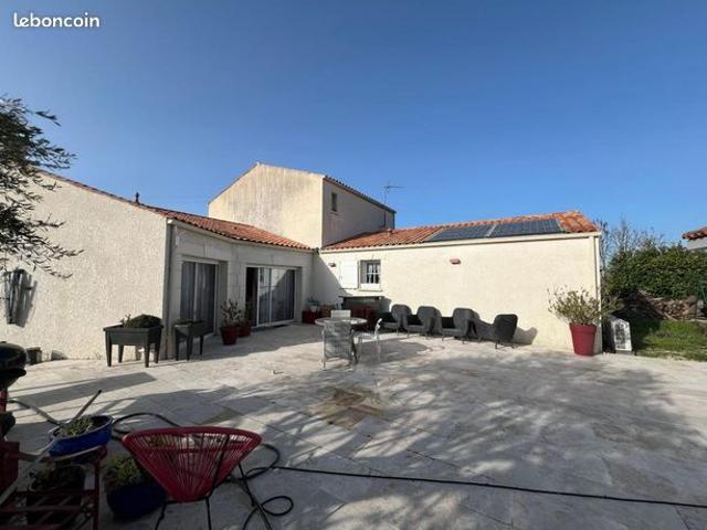 Maison vente à Saint-Jean-d'Angély, Chantemerle-sur-la-soie