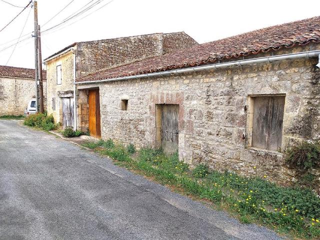 Maison vente à Saint-Jean-d'Angély, Saint-savinien