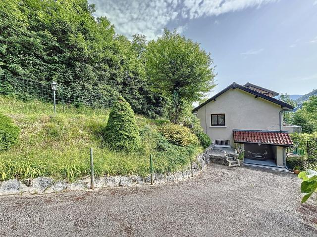 Maison vente à Grenoble, Engins
