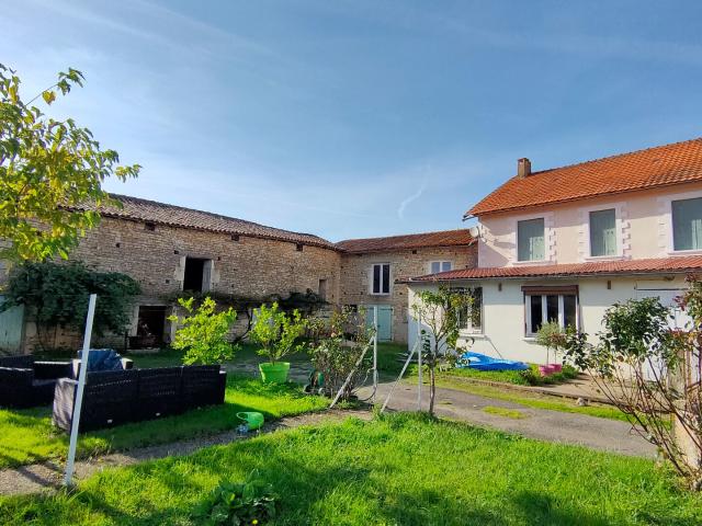 Maison vente à Montmorillon, Voulême