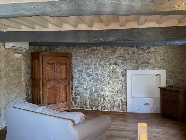 Maison vente à Carpentras, Faucon