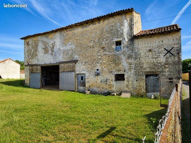 Maison vente à Confolens, Saint-fraigne
