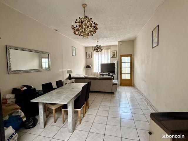 Maison vente à Lille, Croix