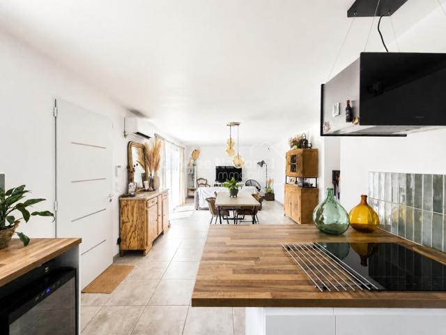 Maison vente à Nîmes, Comps