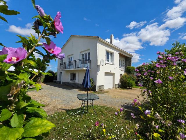 Maison vente à Fontenay-le-Comte, Grues