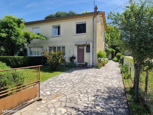Maison vente à La Rochefoucauld, La Rochefoucauld-en-Angoumois