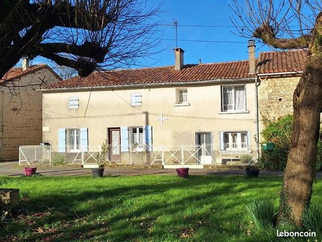 Maison vente à Confolens, Saint-claud