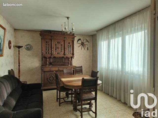 Maison vente à Sens, Les Sièges