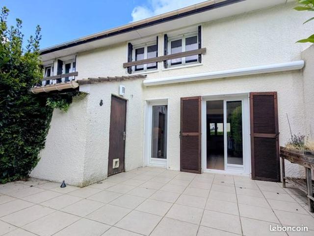 Maison vente à Versailles, Plaisir