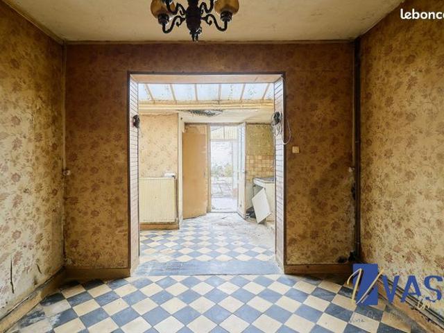 Maison vente à Lille, Croix