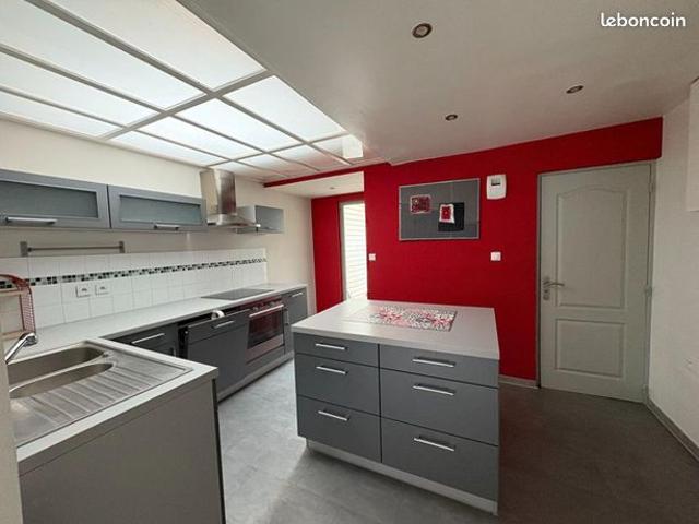 Maison vente à Lille, Croix