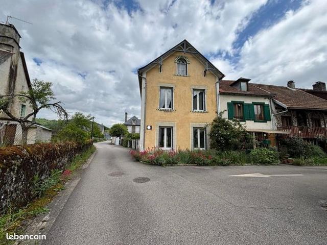 Maison vente à Mauriac, Champs-sur-tarentaine-marchal