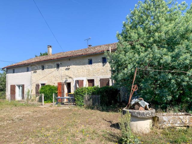 Maison vente à Confolens, Les Adjots