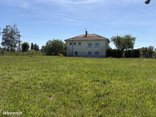 Maison vente à Nontron, Champs-romain