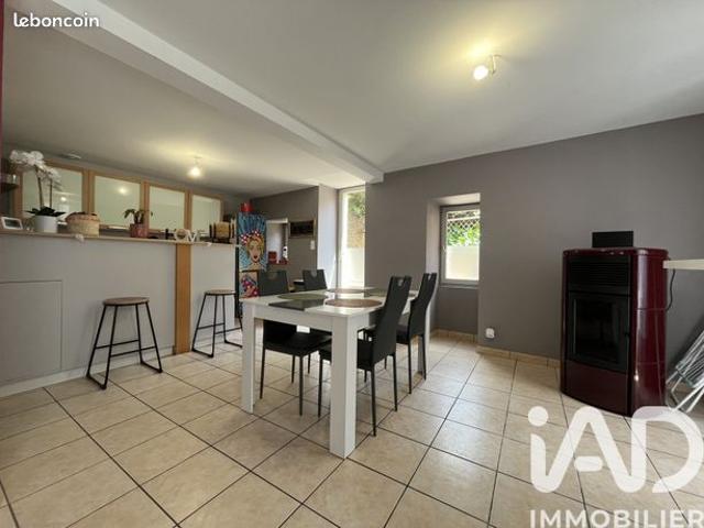 Maison vente à Bressuire, Saint-amand-sur-sèvre