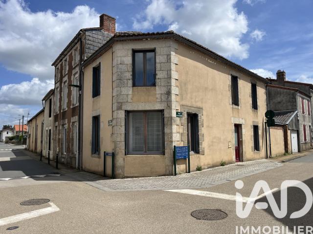 Maison vente à Bressuire, Saint-amand-sur-sèvre